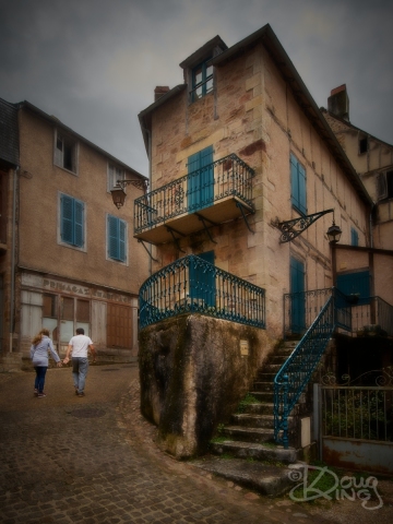 Come quickly past the spooky house